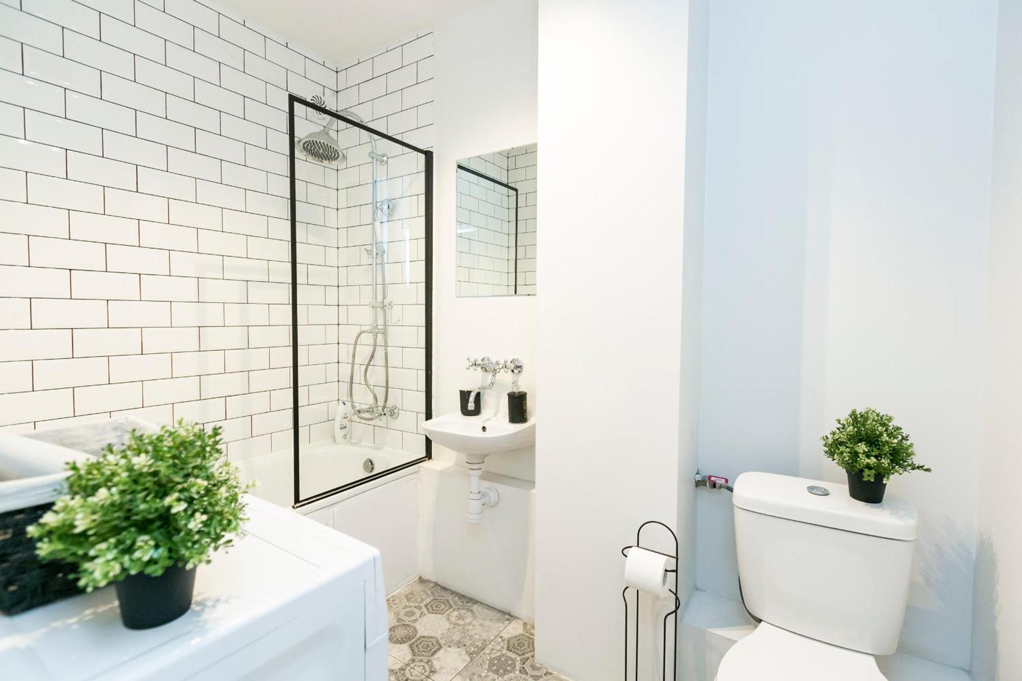 Nowogrodzka 78 - Apartament Dla 4 Osob - 200M Od Szpitala Klinicznego Na Lindleya - 1Km Do Dworca Centralnego - Wifi - Smart Tv 45 Cali Warsawa Bagian luar foto