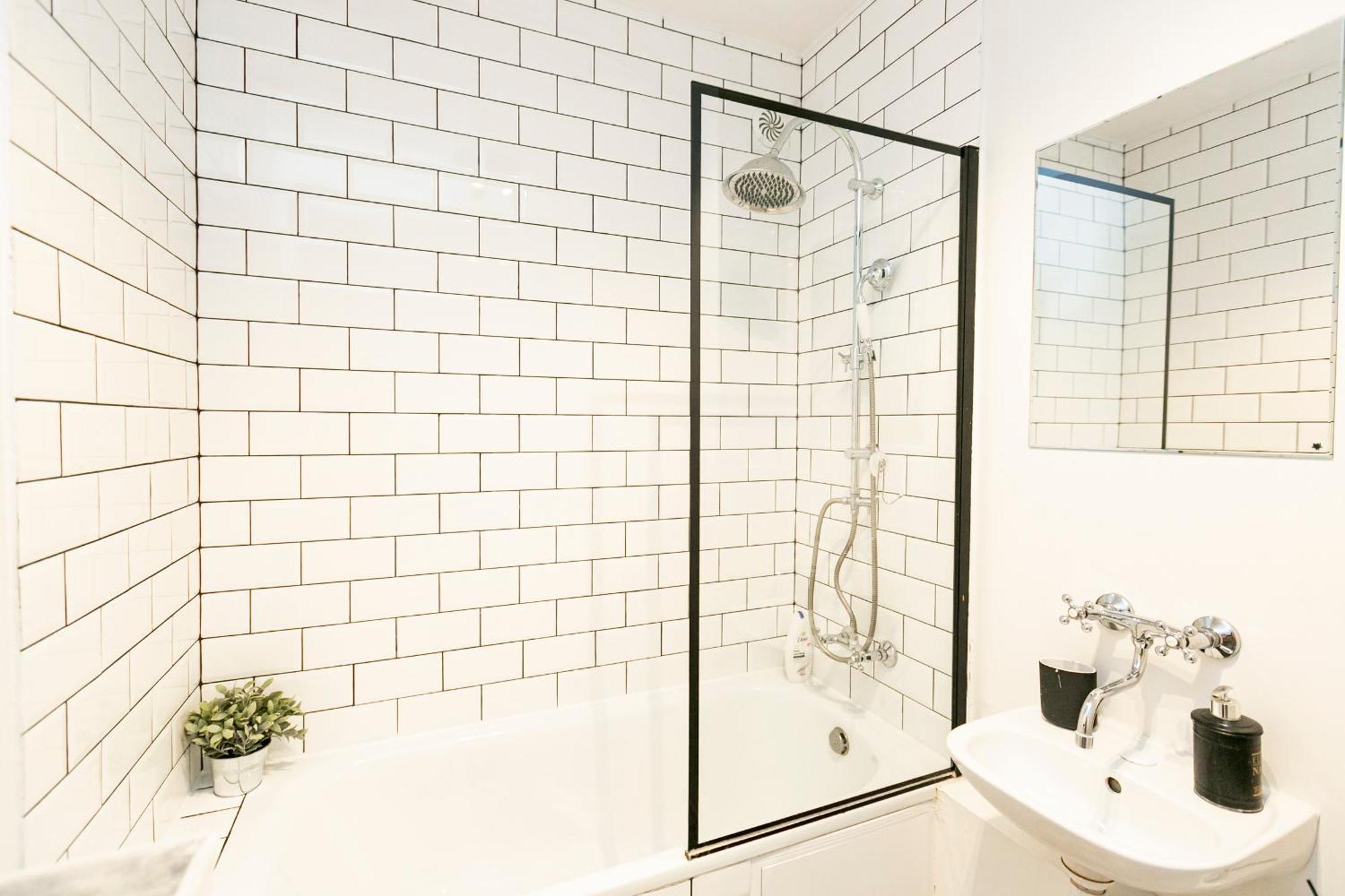 Nowogrodzka 78 - Apartament Dla 4 Osob - 200M Od Szpitala Klinicznego Na Lindleya - 1Km Do Dworca Centralnego - Wifi - Smart Tv 45 Cali Warsawa Bagian luar foto